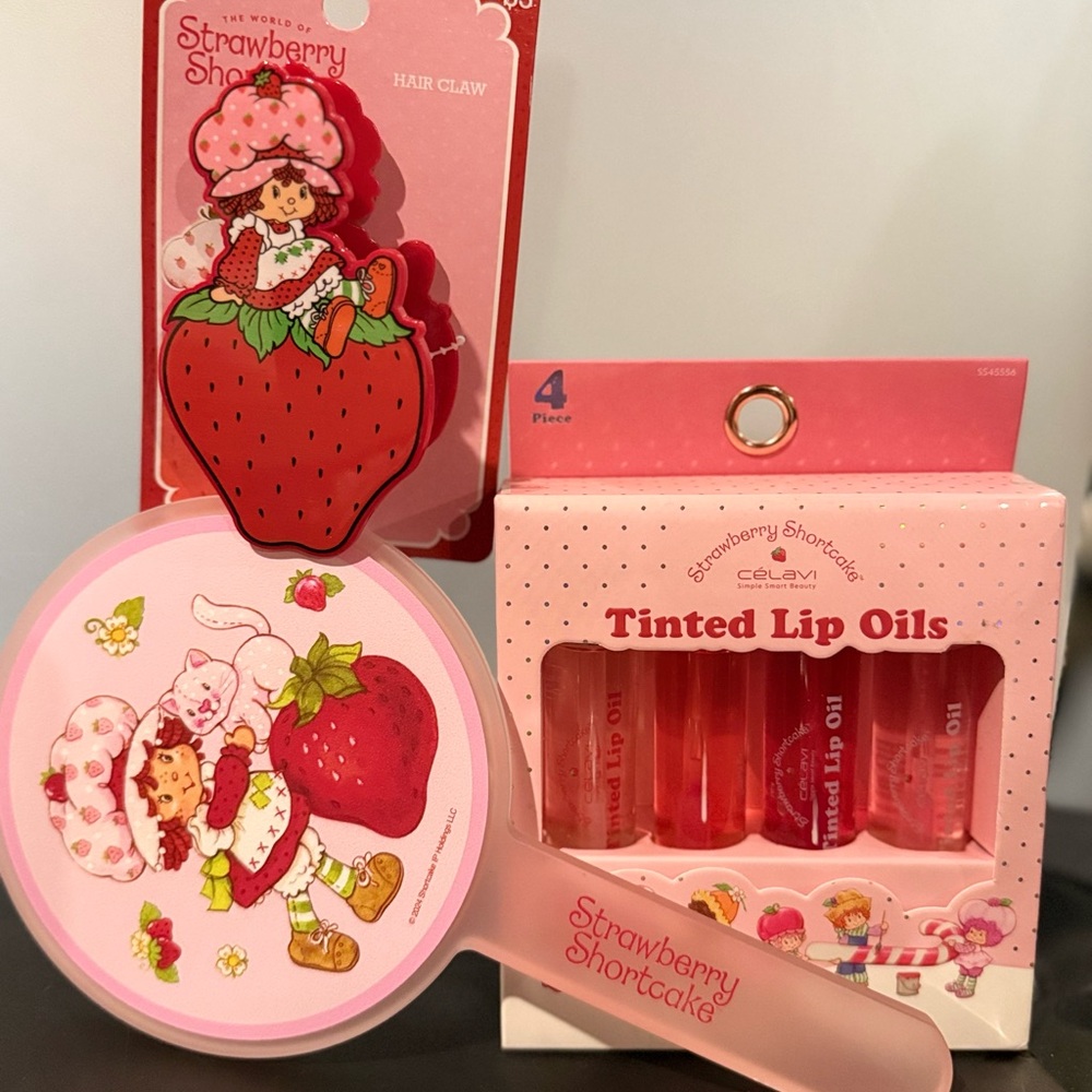 Strawberry Shortcake Tinted Lip Oils, hand-mirror, hair clip set -